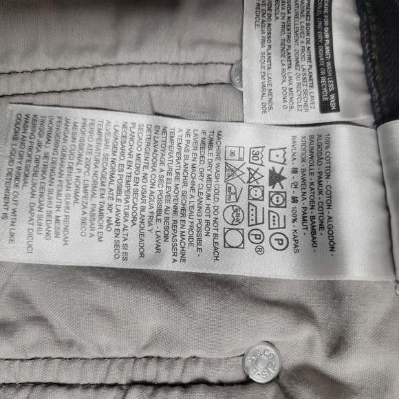 Levi's NWT 501 Mid Rise Shorts Size 32. - Picture 12 of 15